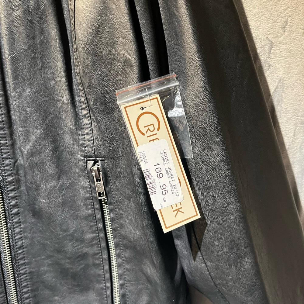Cripple Creek Women's Black Leather Bomber Jacket - Picture 6 of 11